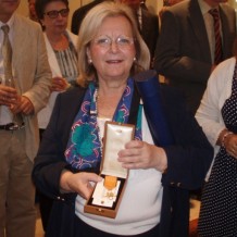 La prof. Penélope Stavrianopulu, galardonada con la Orden del Fénix